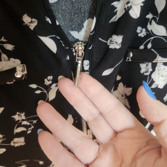 Lily Morgan Stretchy Floral  Short Sleeve Blouse Size XL - Picture 6 of 9